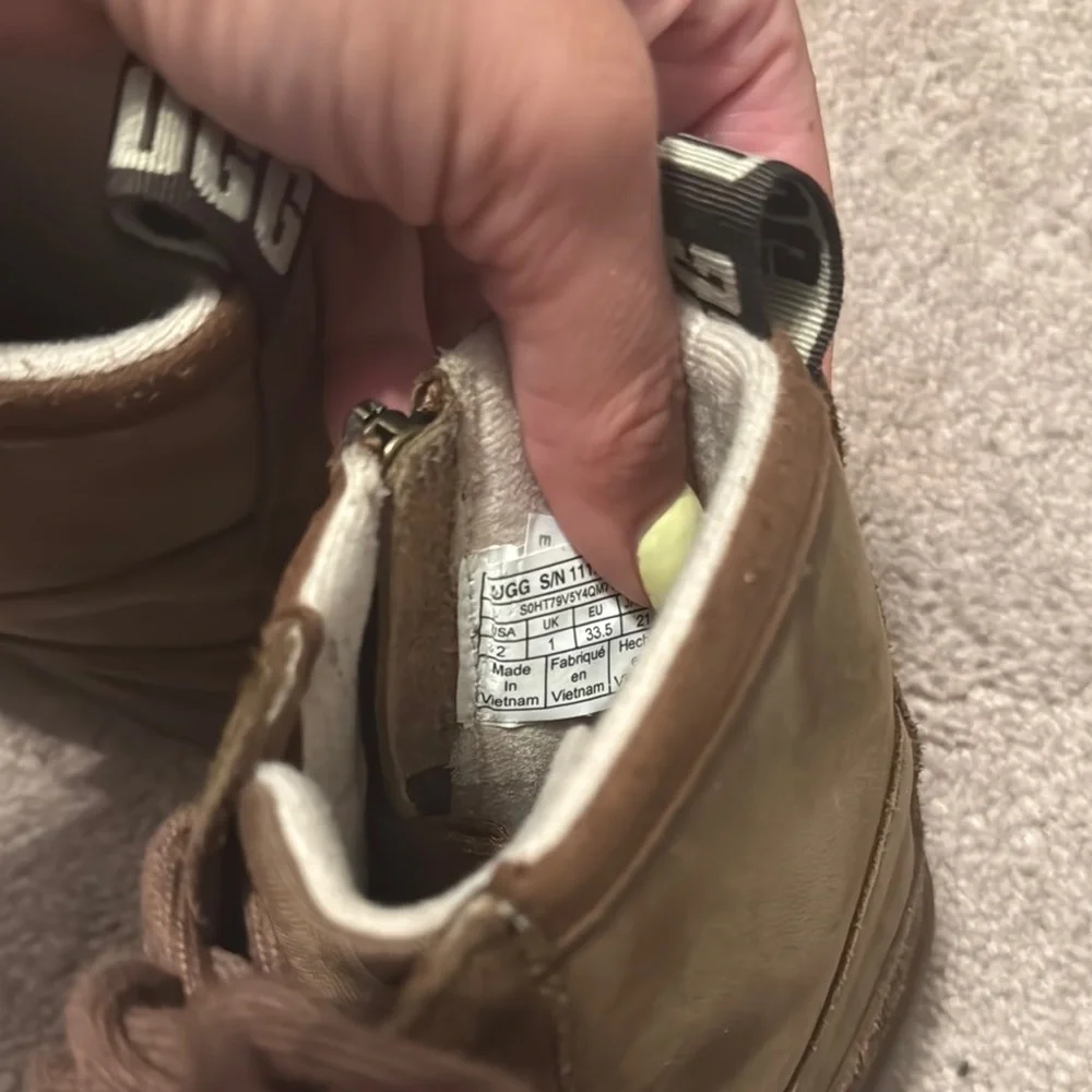 UGG Robley Boots - Picture 10 of 11